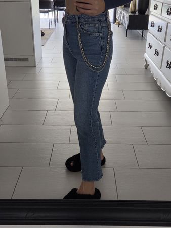 Bershka Cropped Flare Jeans mit Kette, Grösse 36,Top Zustand