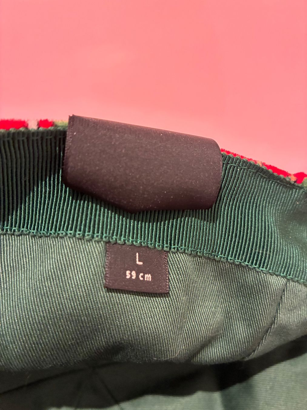 Gucci Copricapi, berretti & cappellini: Gucci HUT 59cm L / velluto – Usato da Paradiso venduto da Kayakara 6