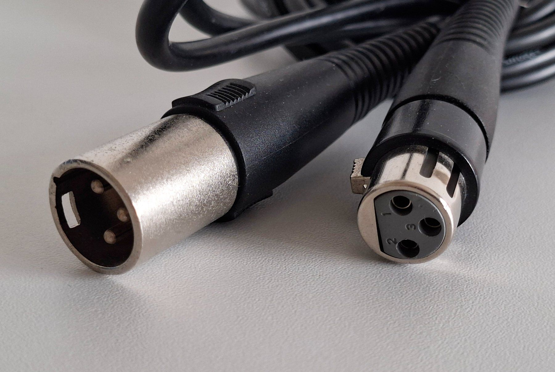 Shure Microfoni: 2x Mikrophon Kabel XLR – Usato da Oftringen venduto da Fliby 1