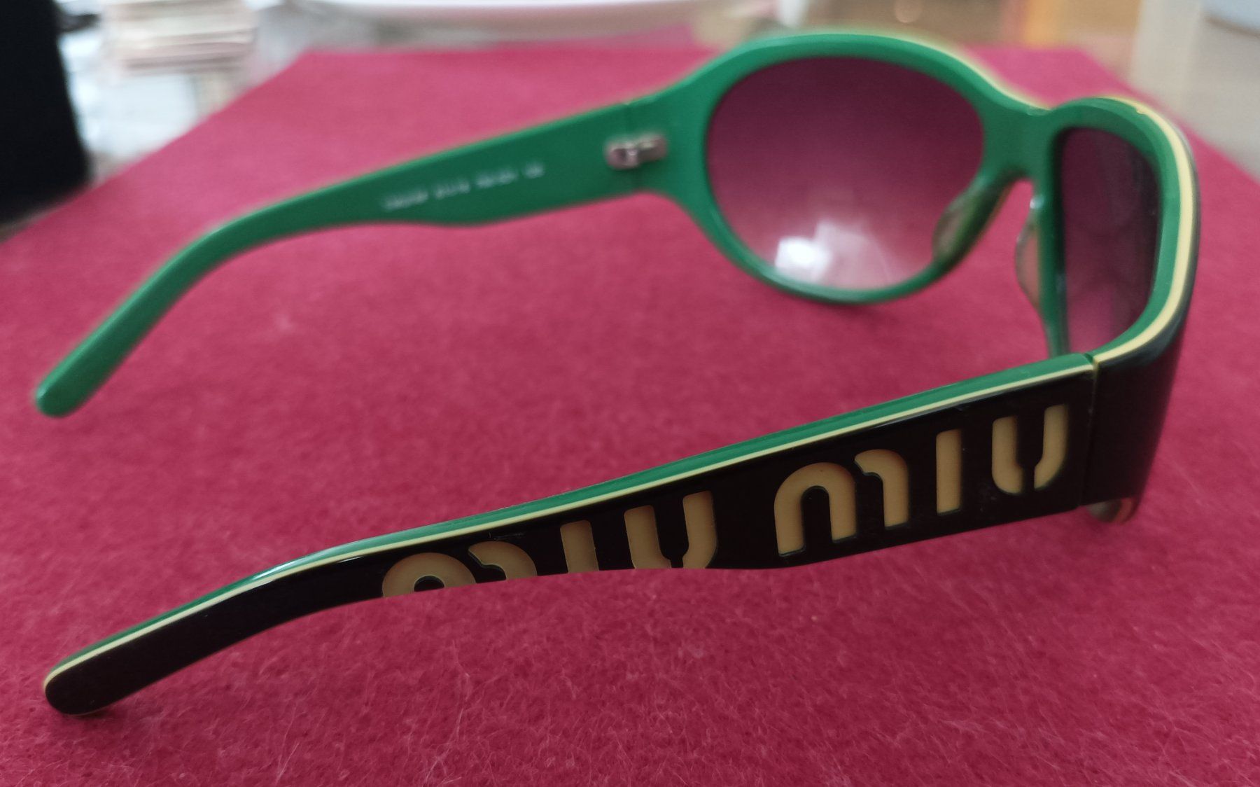 Miu Miu Occhiali & Lenti: MIU MIU Vintage aus den 2000er – Usato da Buchs/SG venduto da ori_k6tq
