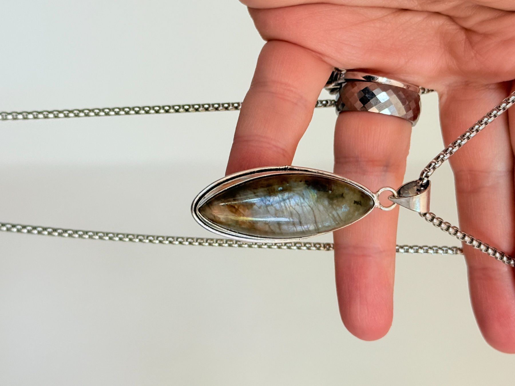 Ketten: Collier labradorite  - Élégance discrète ❄️ – Neu und originalverpackt aus Genève von AWWA 7