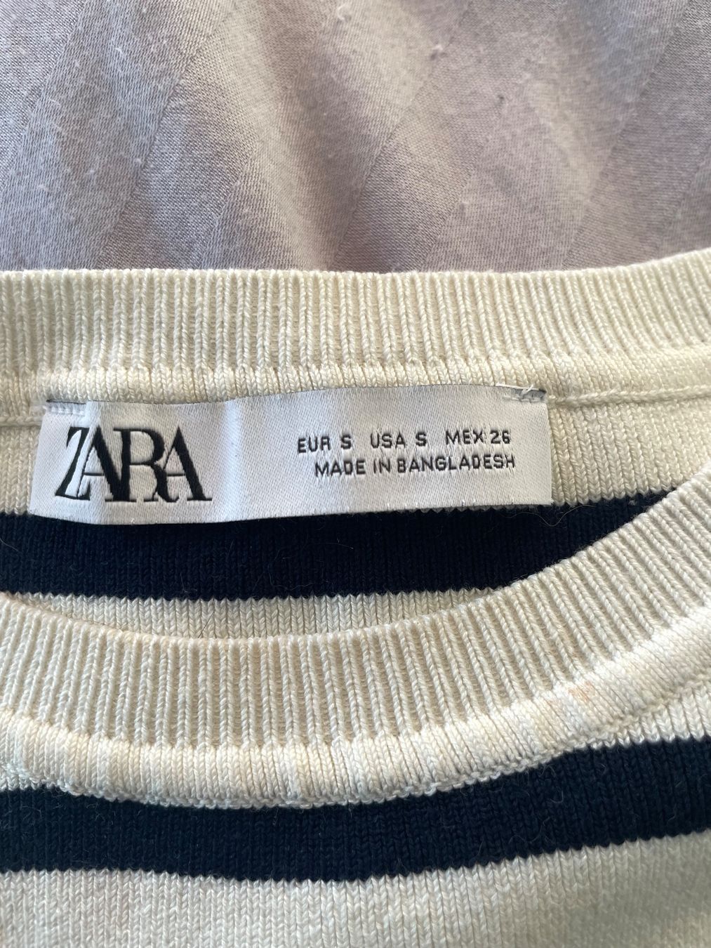 Zara Tops: Zara gestreifter cropped-Pullover – Gebraucht aus Zug von ele_q7bd 1