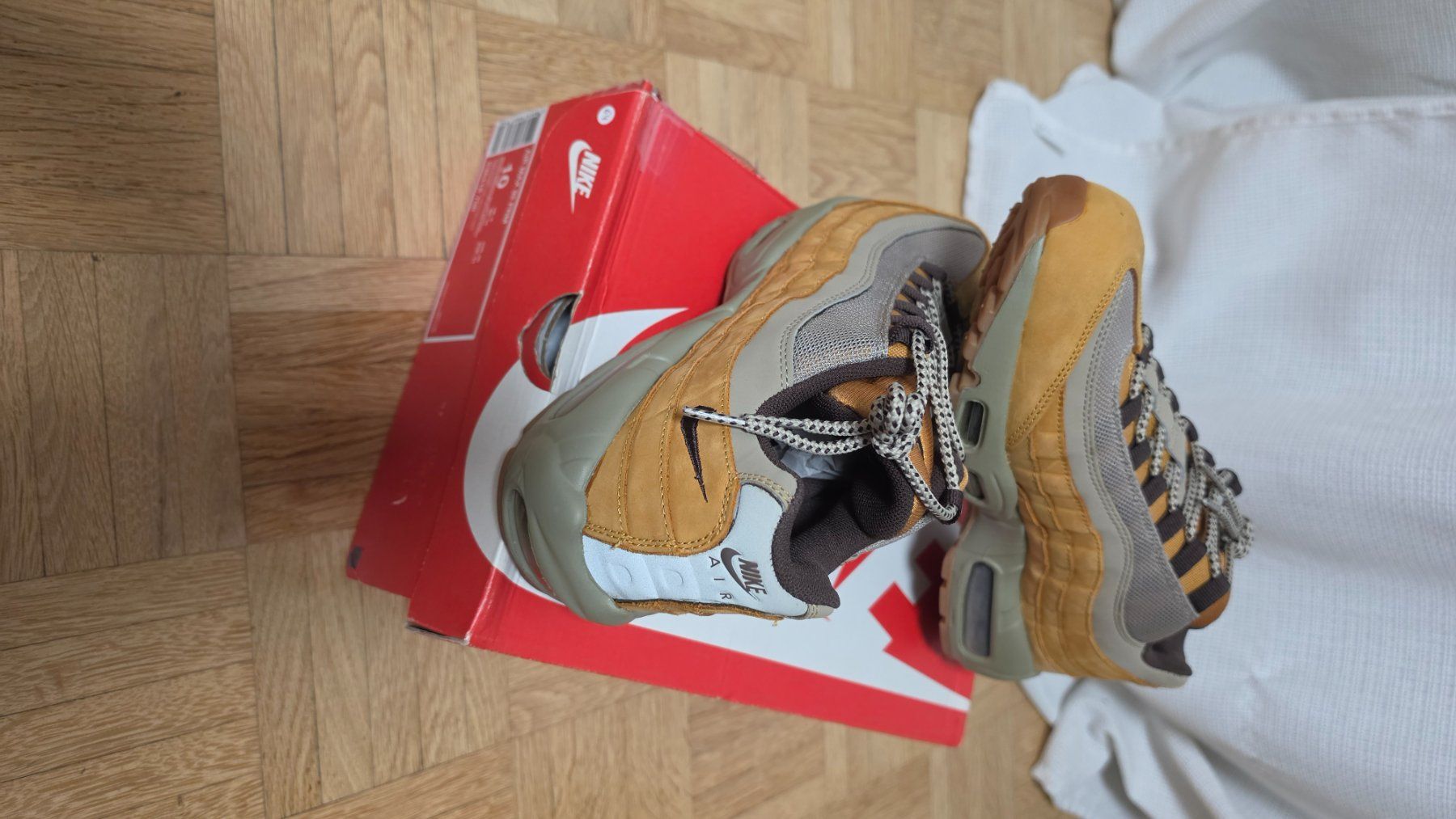 Nike Scarpe da uomo: Nike Air Max 95 "Varsity Maize" T44 DSWT Réf 538416-700 – Nuovo e nell'imballaggio originale da Cologny venduto da Maxime1223 2