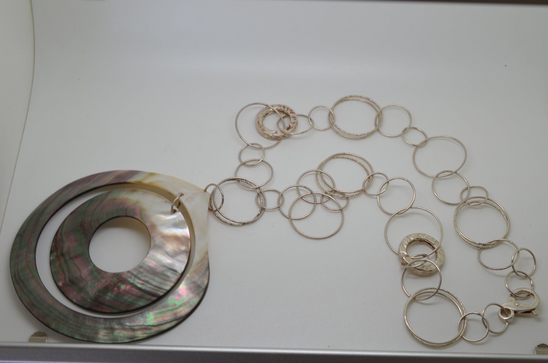 Catenine: Collier argent 925 avec gros coquillage pinctada – Usato da La Croix (Lutry) venduto da OMEGA07