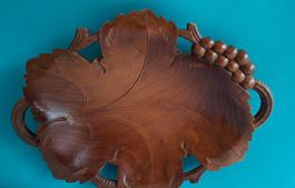 Holzschale mit Traubenmuster, Handgeschnitzt, Vintage