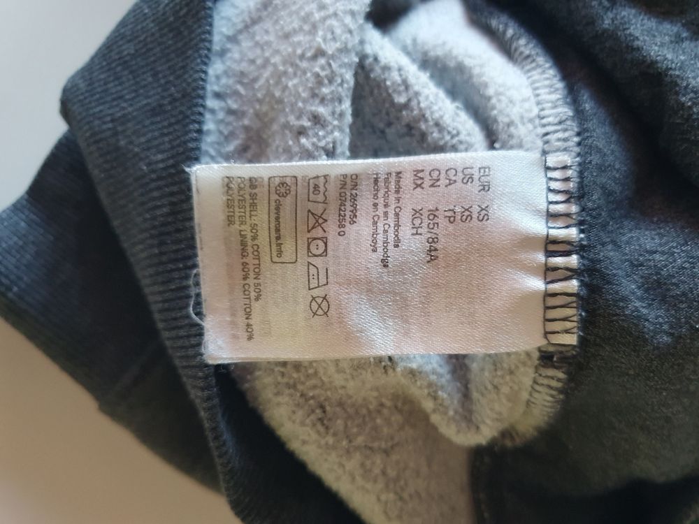 H&M Pulls & Sweat-shirts: Pullover mit Kapuzi Marke HM Grösse XS – D'occasion à Rothenburg par PHSKC 1