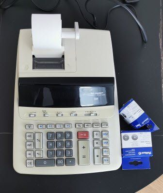 Sharp Calculatrices: SHARP Hand-Rechner – Neuf avec emballage d'origine à Kölliken par beerschweiz