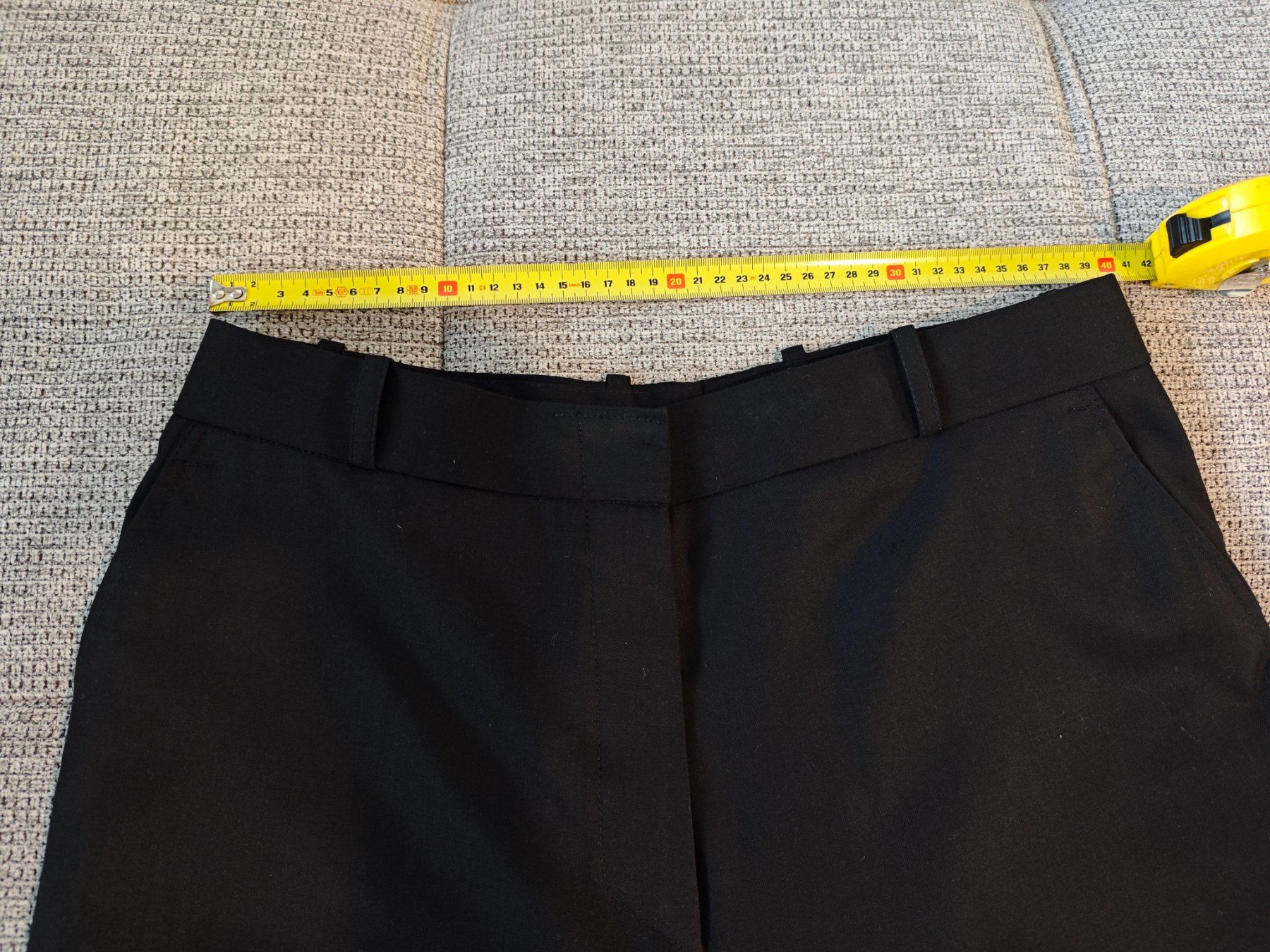 Completi & Tailleur: Classic Black Woman's Suit - Wool - Size L – Nuovo (secondo la descrizione) da Zürich venduto da alu_dzr7 7