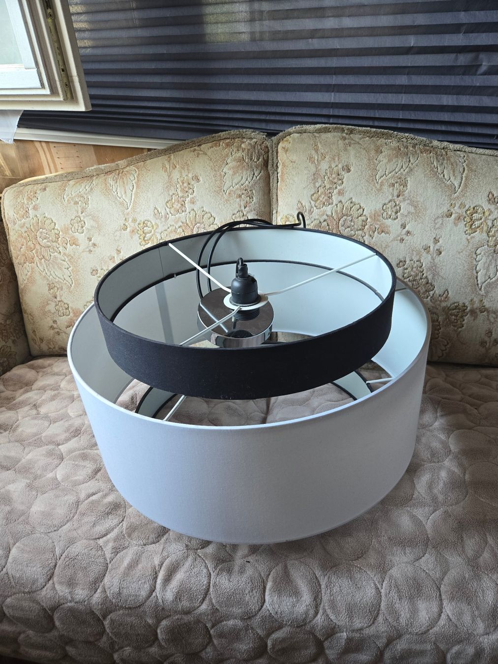 Lampade: Moderne Lampe weiss/grau, top Zustand – Usato da Delémont venduto da mvl_l76c 1