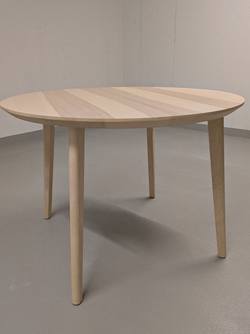 Tavoli: Ikea Lisabo Holz-Esstisch rund, 105cm – Usato da Heerbrugg venduto da daniel.zuend