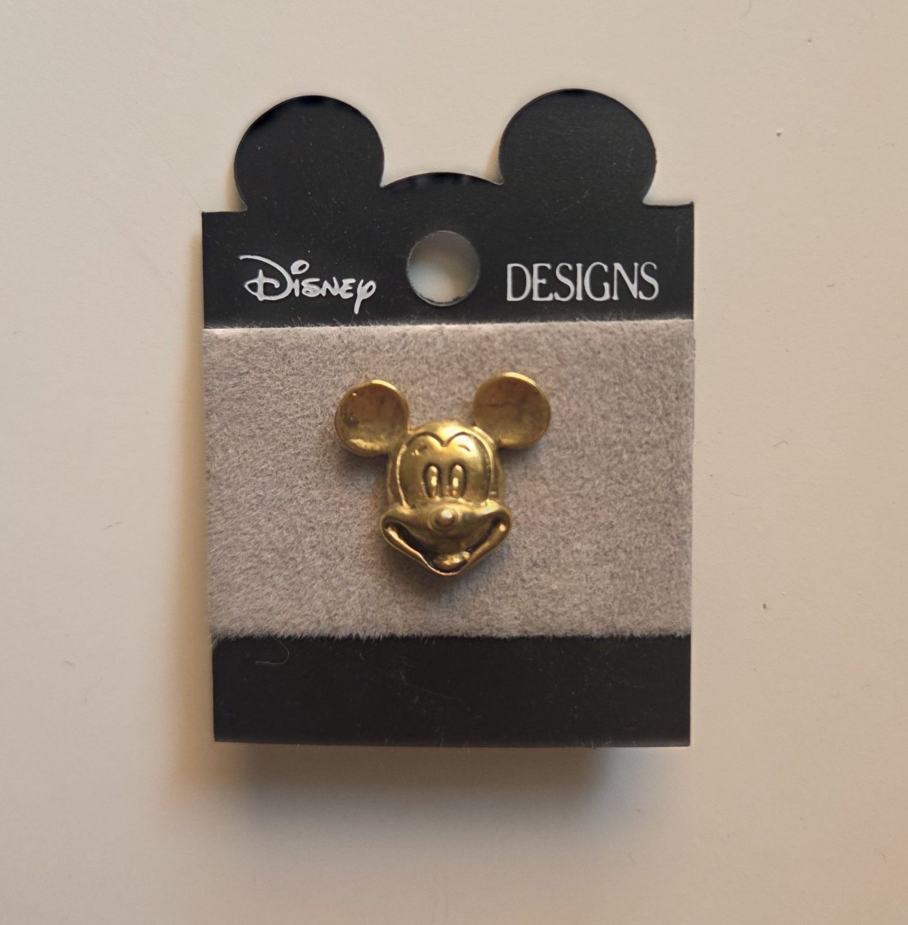 Disney Placchette & Badge: Pin Mickey Mouse Disney – Usato da Basel venduto da perfect-day