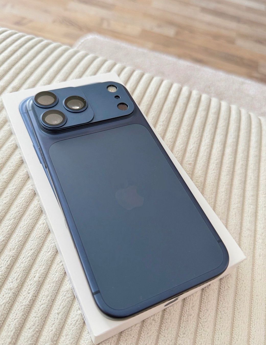 Apple Telefoni cellulari / Smartphones: iPhone 17 Pro Max mit Originalverpackung & Zubehör – Usato da Lyss venduto da smraf 1