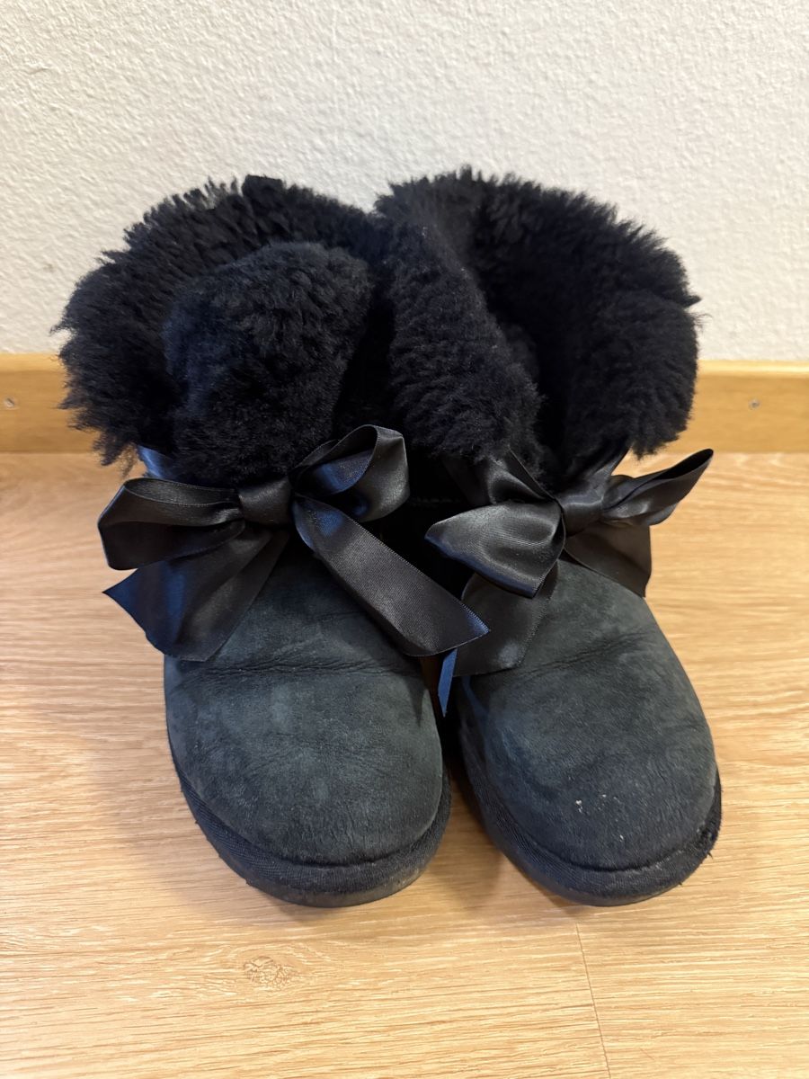 Ugg Chaussures femmes: UGG Winterstiefel – D'occasion à Winterthur par fij_f65r