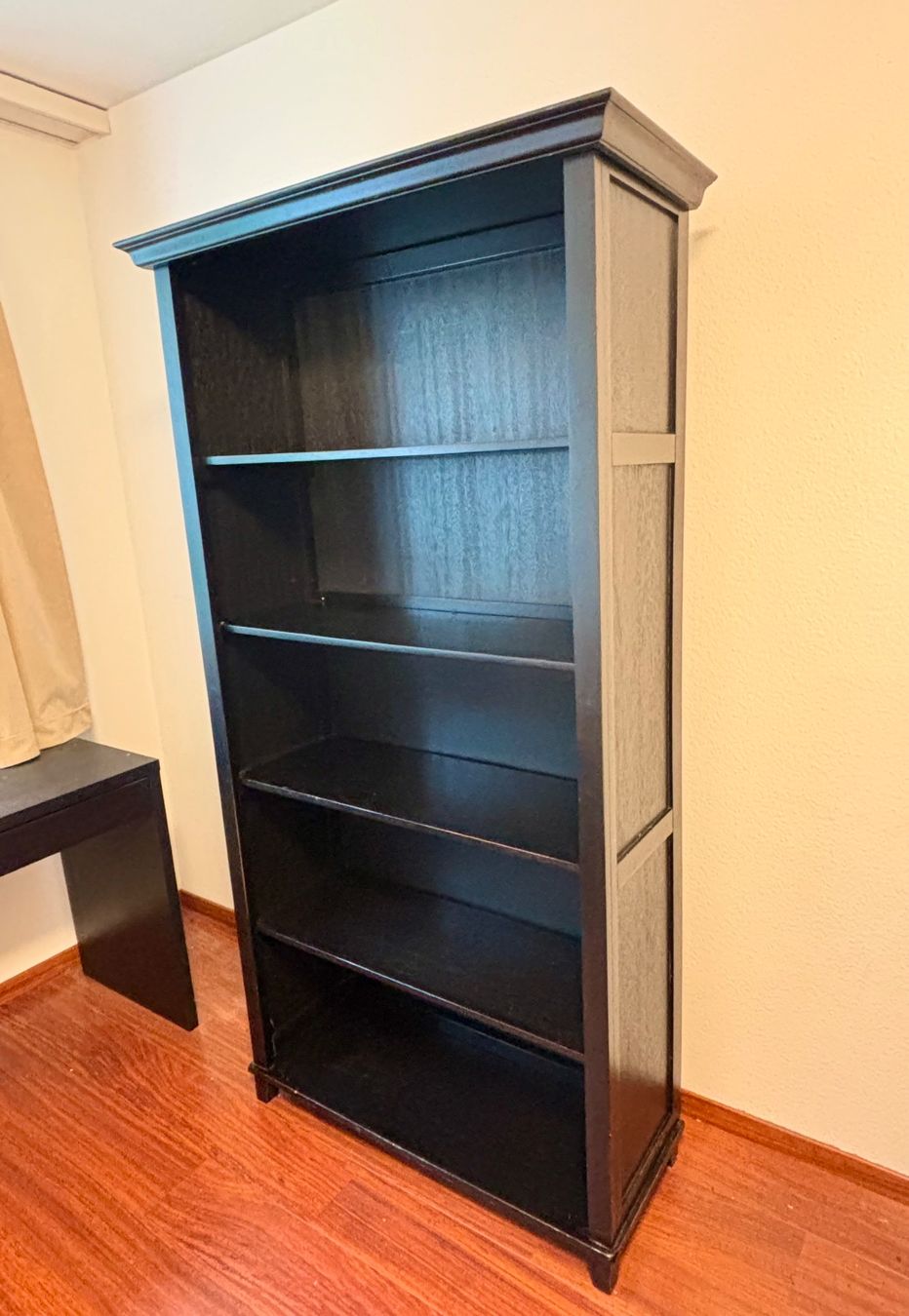 Scaffali: Grosses dunkles Bücherregal – Usato da Cham venduto da bet_jp2l