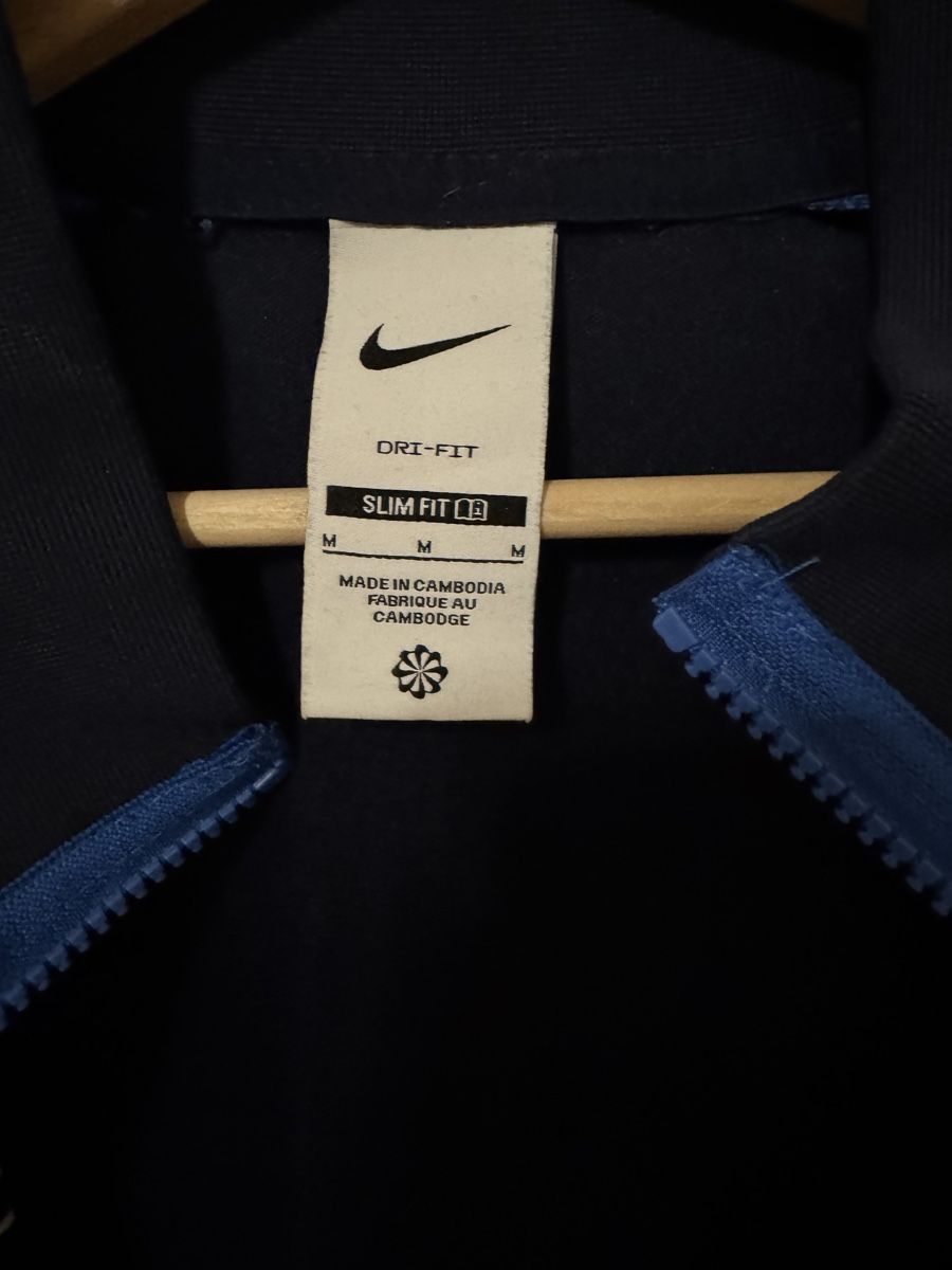 Nike Giacche: FC Zürich Nike Trainingsjacke, Grösse M – Nuovo (secondo la descrizione) da Wallisellen venduto da nic_o08 1