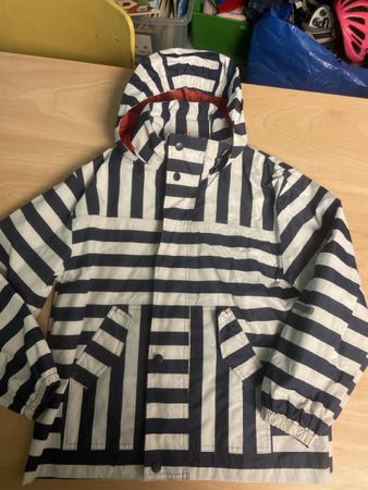 Gestreifte Regenjacke, Gr.128, ideal für den Frühling