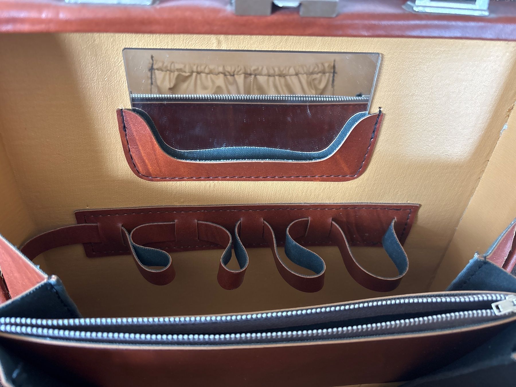 Valigie: Kleiner Koffer Vintage – Usato da Genève venduto da Livsonman 4