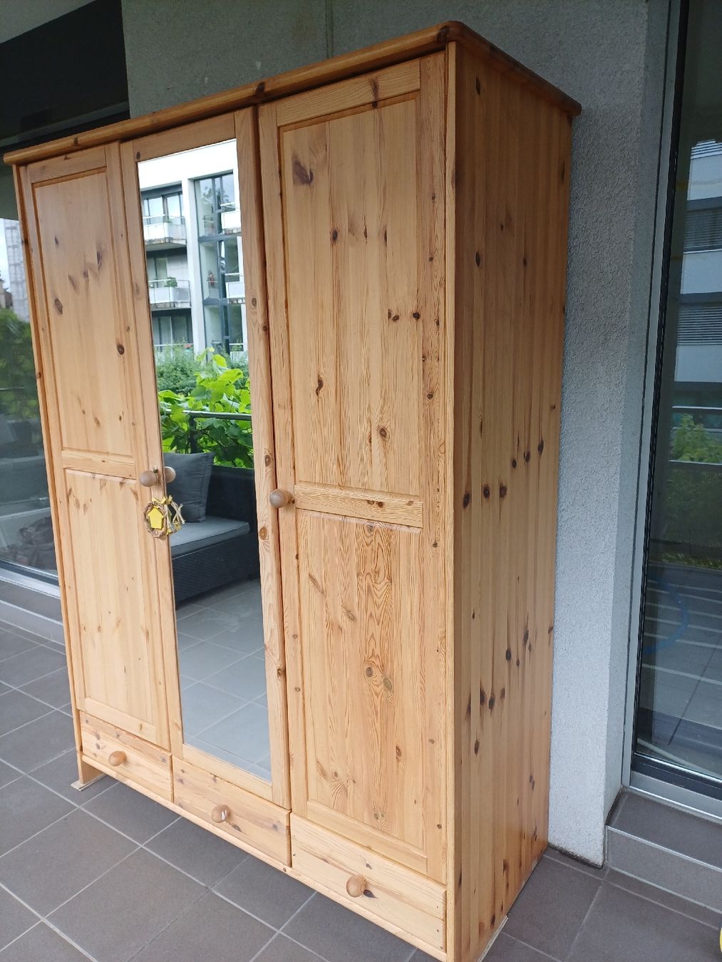 Jysk Schränke: Armoire en pin massif – Gebraucht aus Biel/Bienne von doc_pyy5 3