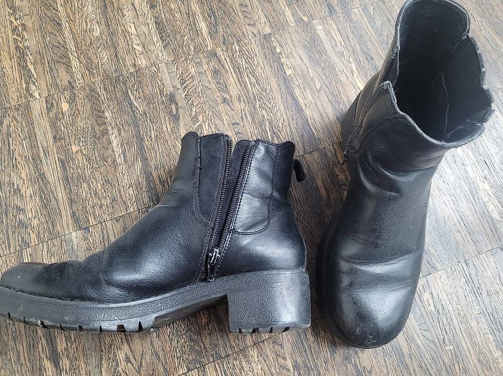 Scarpe da donna: Schwarze Stiefel – Usato da Bern venduto da alinelangenegger01 1