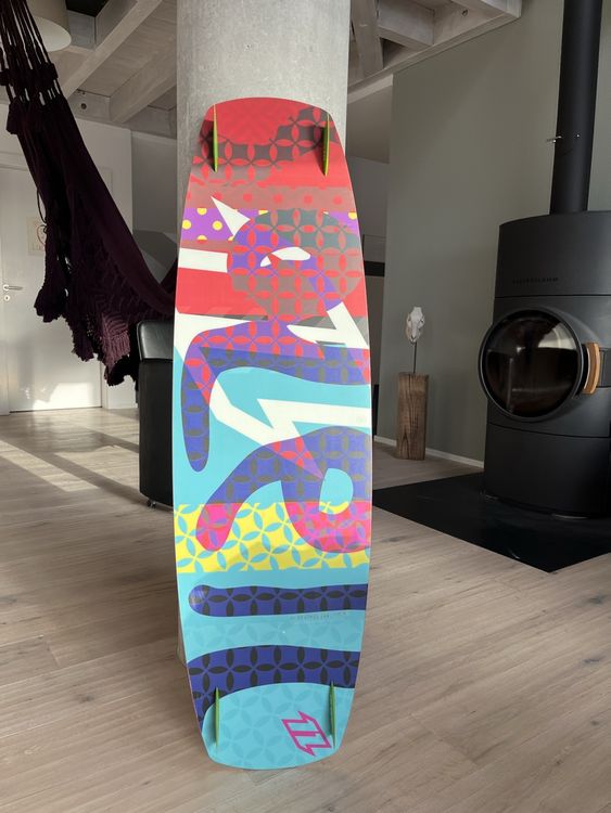 North Soleil 128/37.5 Kitesurf Board mit Bindung und  Griff 3