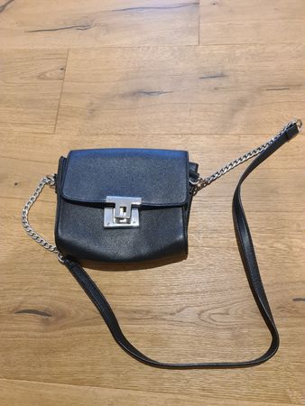 Schwarze Handtasche