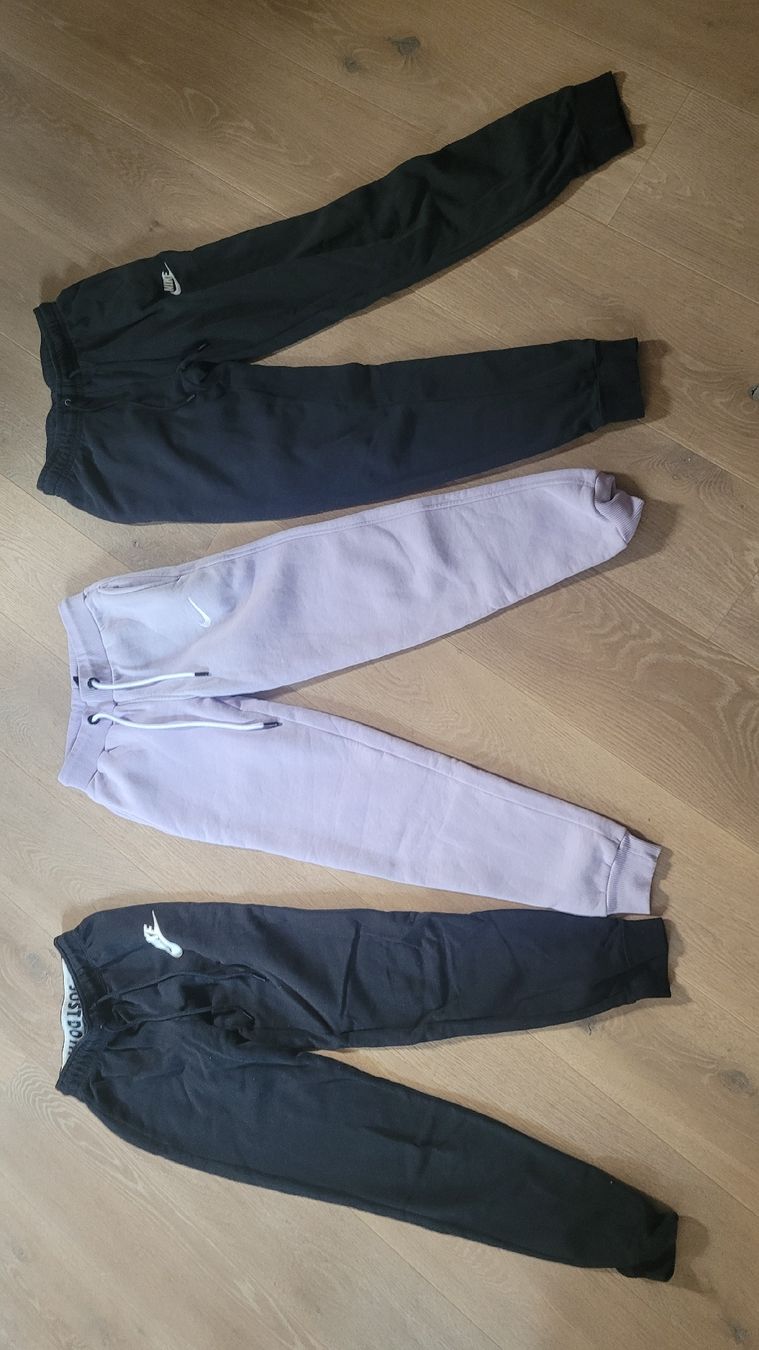 Nike Kleiderpakete: 3× Nike Trainerhosen – Gebraucht aus Wettingen von Granada007