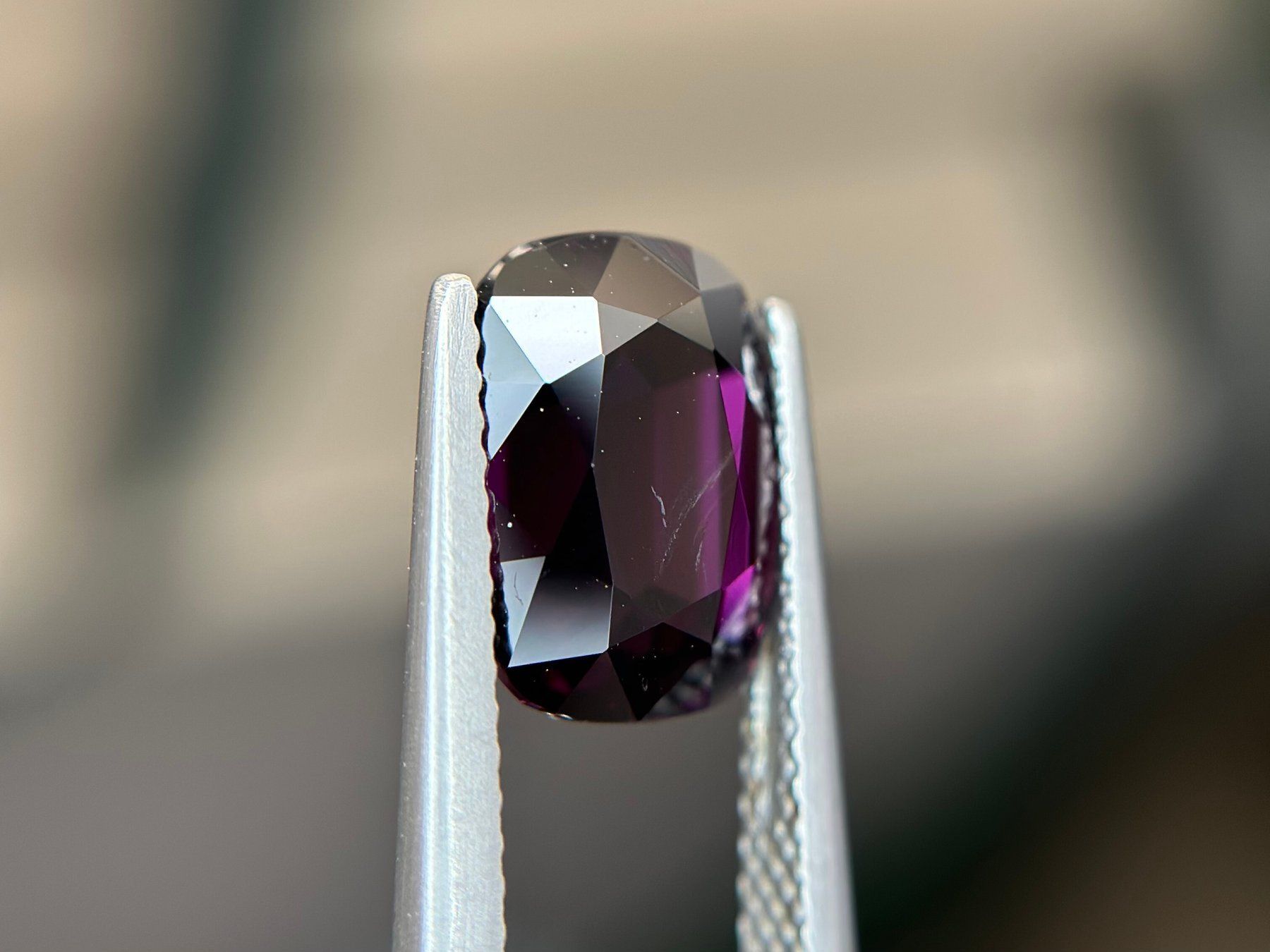 Pietre preziose: Spinell - 4.729 ct - Tiefes Lila – Nuovo e nell'imballaggio originale da Bad Zurzach venduto da Schaeubli-Group 3