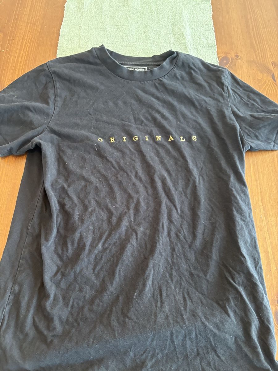 T-Shirts: 2er Set an Shirts zu verkaufen – Gebraucht aus Grosshöchstetten von Swansea_93 1