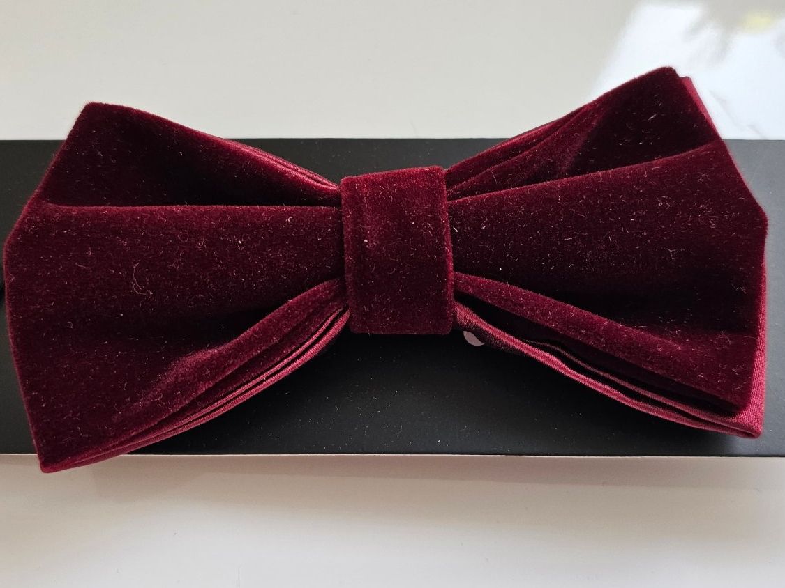 Cravatte: Fliege samt bordeaux neu und originalverpackt – Nuovo e nell'imballaggio originale da Fehraltorf venduto da herrenaccessoirsking