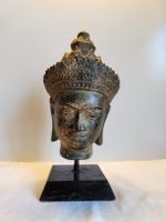 Alter Buddha Kopf Khmer Stil auf Holzsockel 20cm