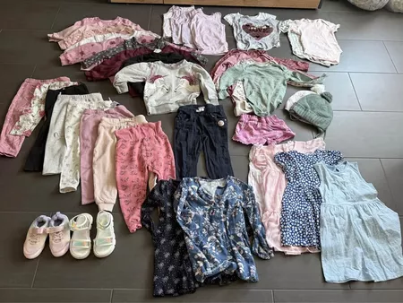 Kleiderpaket Grösse 98 inkl. 2 Paar Schuhe – 39 Teile