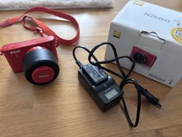 Nikon 1 Digitalkamera rot mit Zubehör