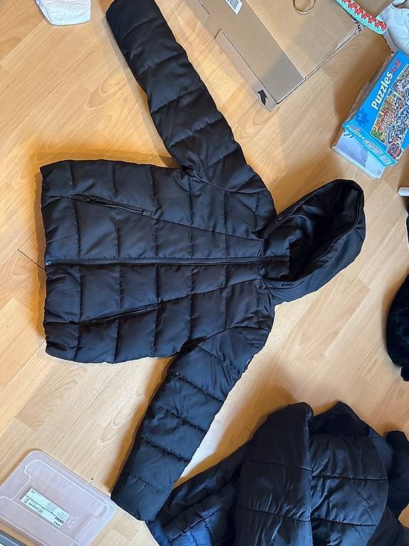 Vestes: Winterjacke Damen  – D'occasion à Münchenstein par janinekev