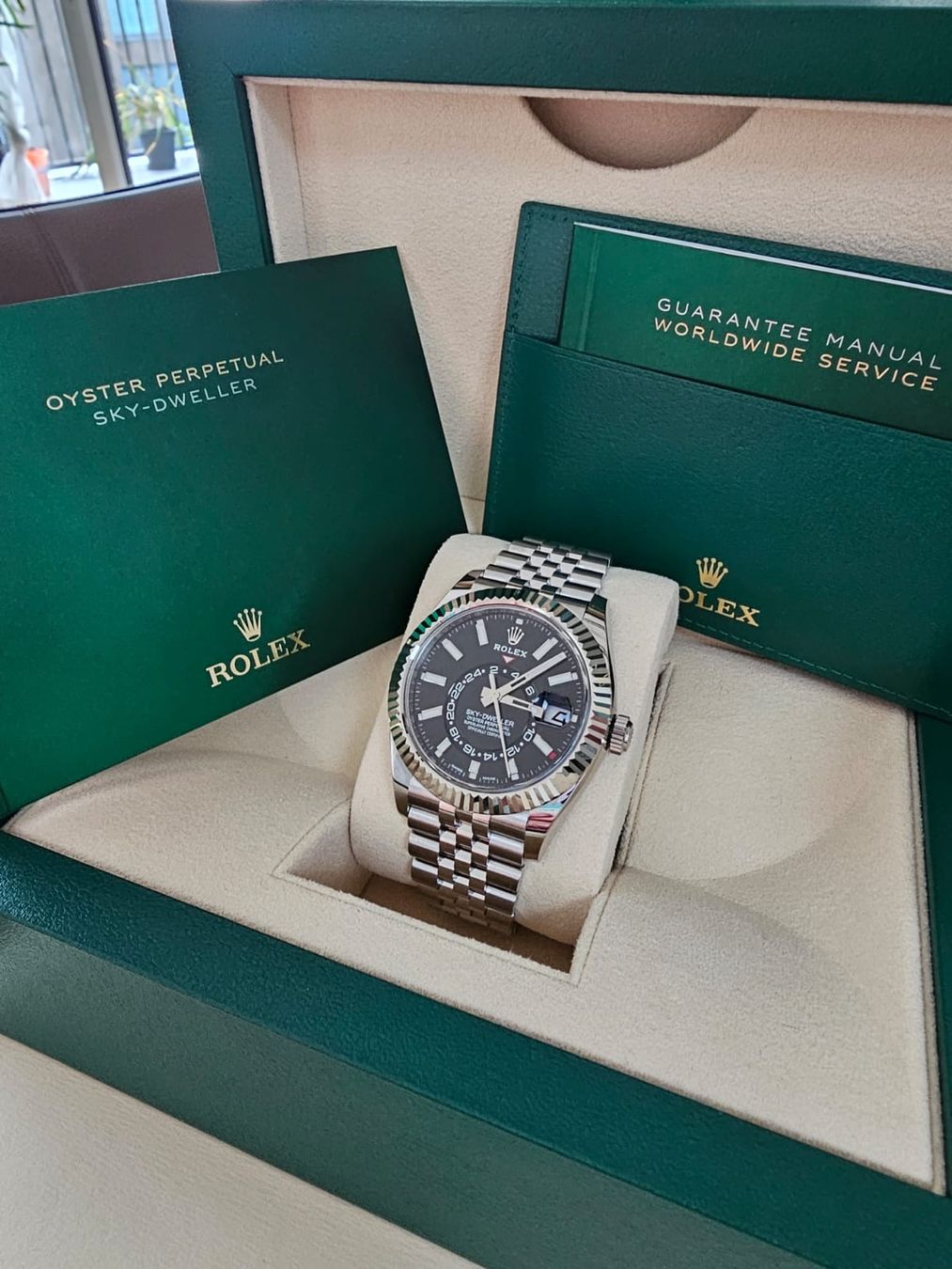 Rolex Uhren: Rolex Sky-Dweller – Neu und originalverpackt aus Cham von alx_dzc7 3