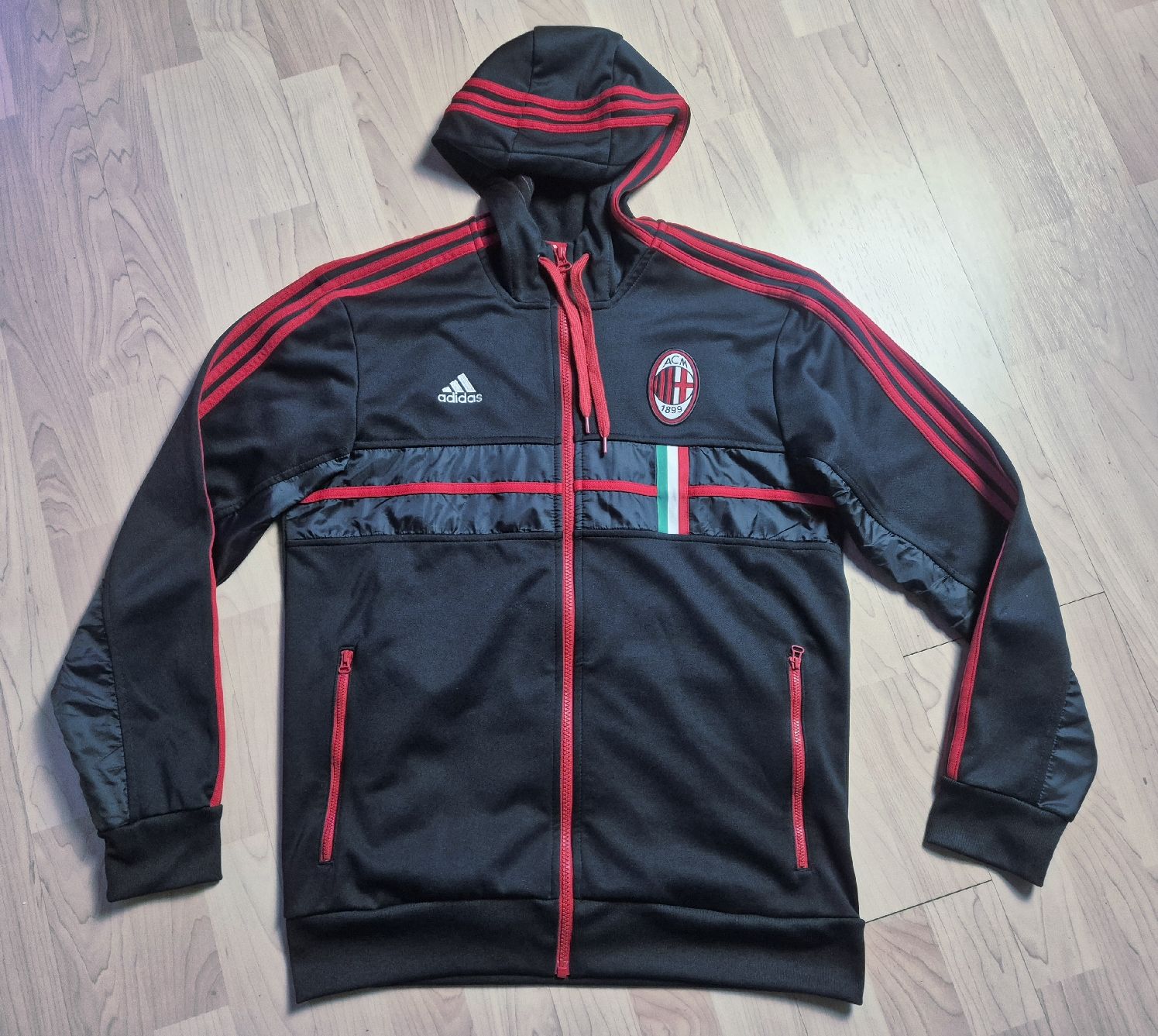 Adidas Jacken: Adidas 12/13 AC Milan Jacke Grösse M – Neu (gemäss Beschreibung) aus St. Gallen von CaliSunshine