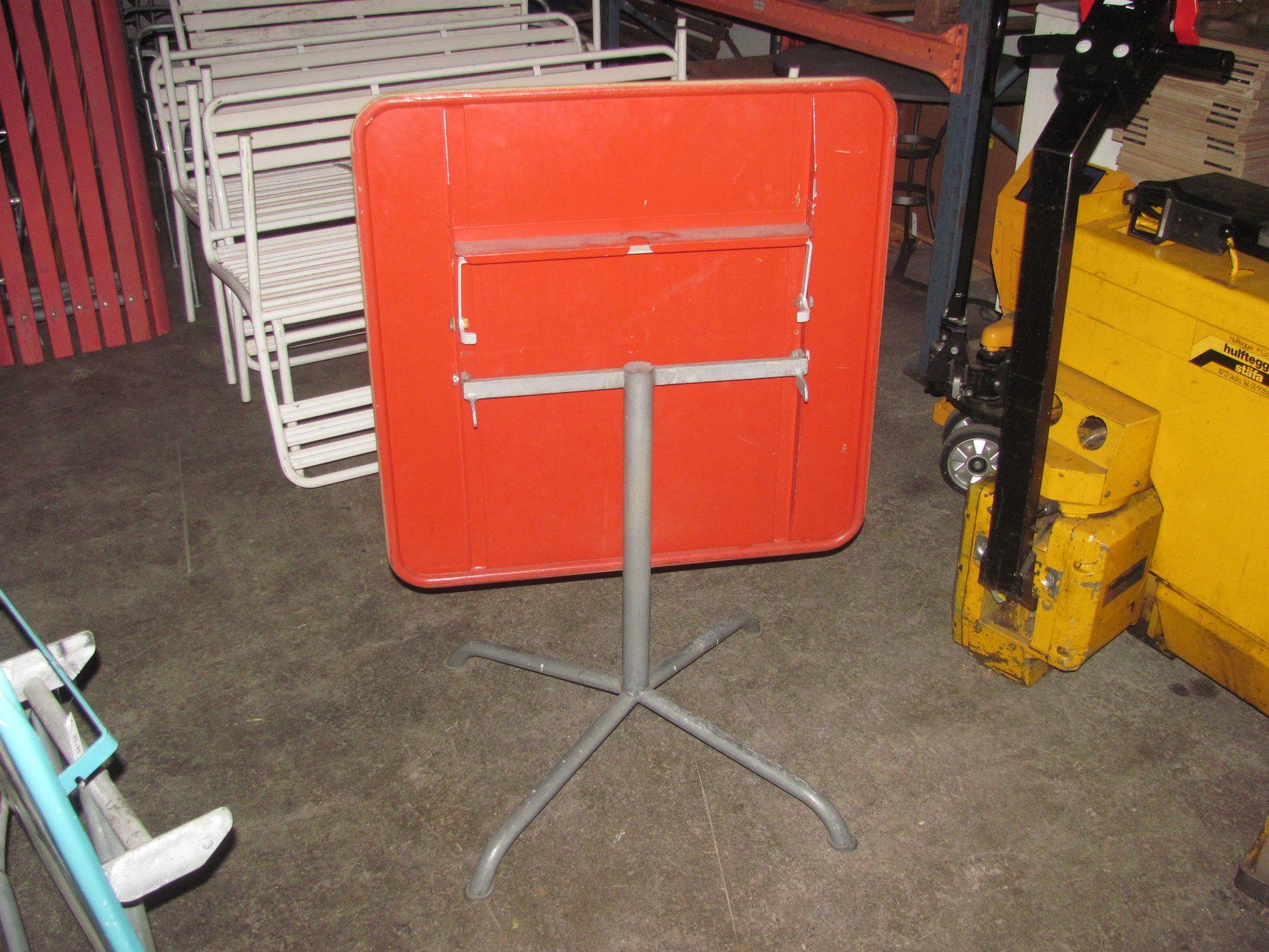 Bigla Tische: BIGLA Blechtisch 80x80cm Gartentisch OK Höhe 75 – Gebraucht aus Malters von Monark 2