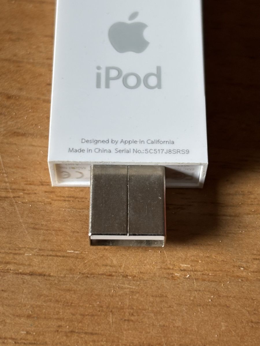 Apple Tragbarer Mediaplayer: Apple iPod Shuffle 1. Generation weiss gebraucht – Gebraucht aus meiringen von Vlinder01 2