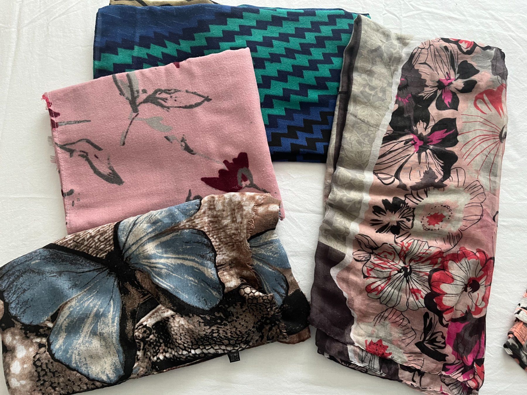 Foulard & Sciarpe: verschiedene Damen Schals mehrfarbig – Usato da Jona venduto da Flexer02 1