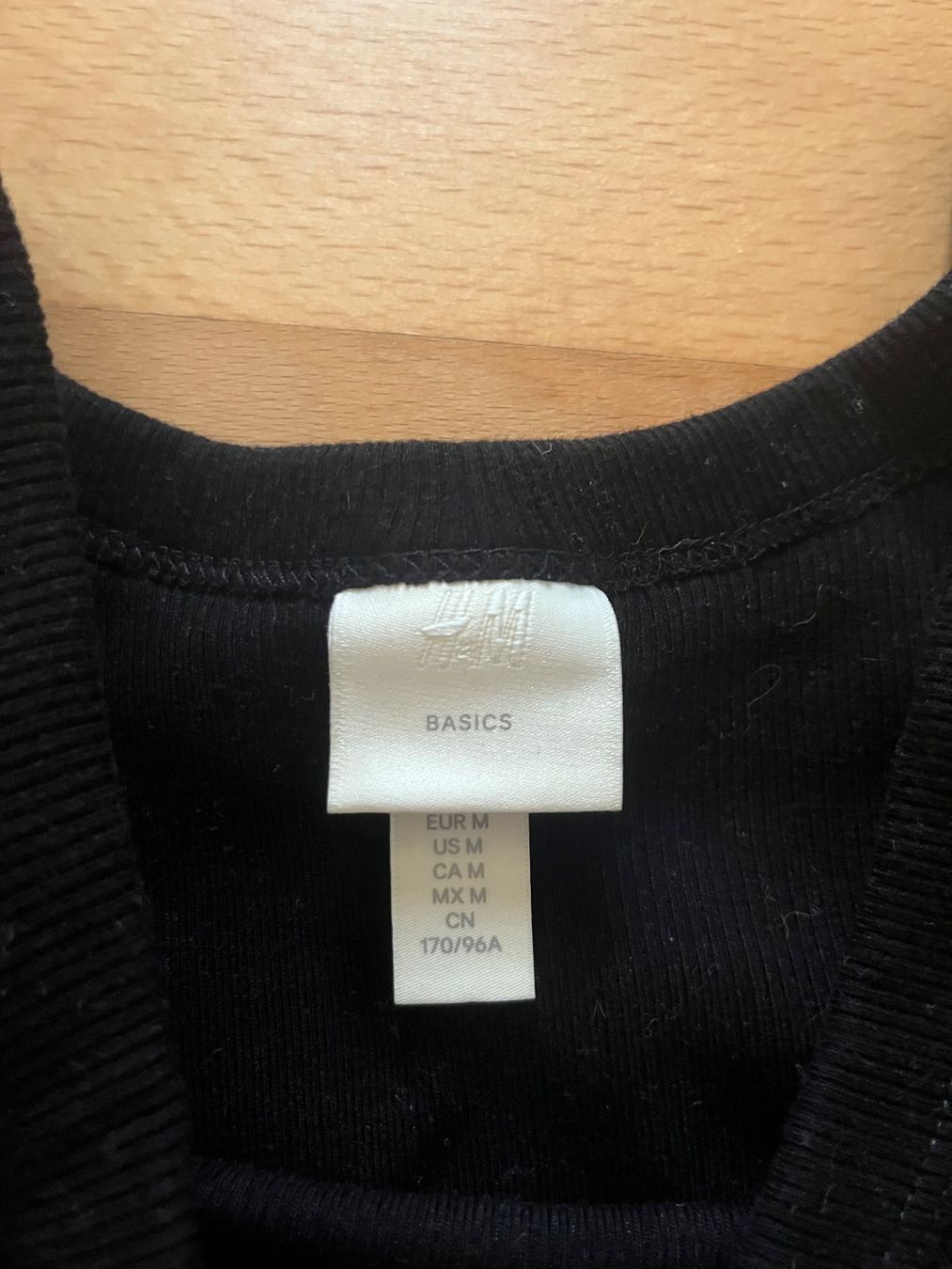 H&M Tops: Basic Top in schwarz - H&M (M) – Neuf (Voir description) à Wallenried par nfe_2xn6 1
