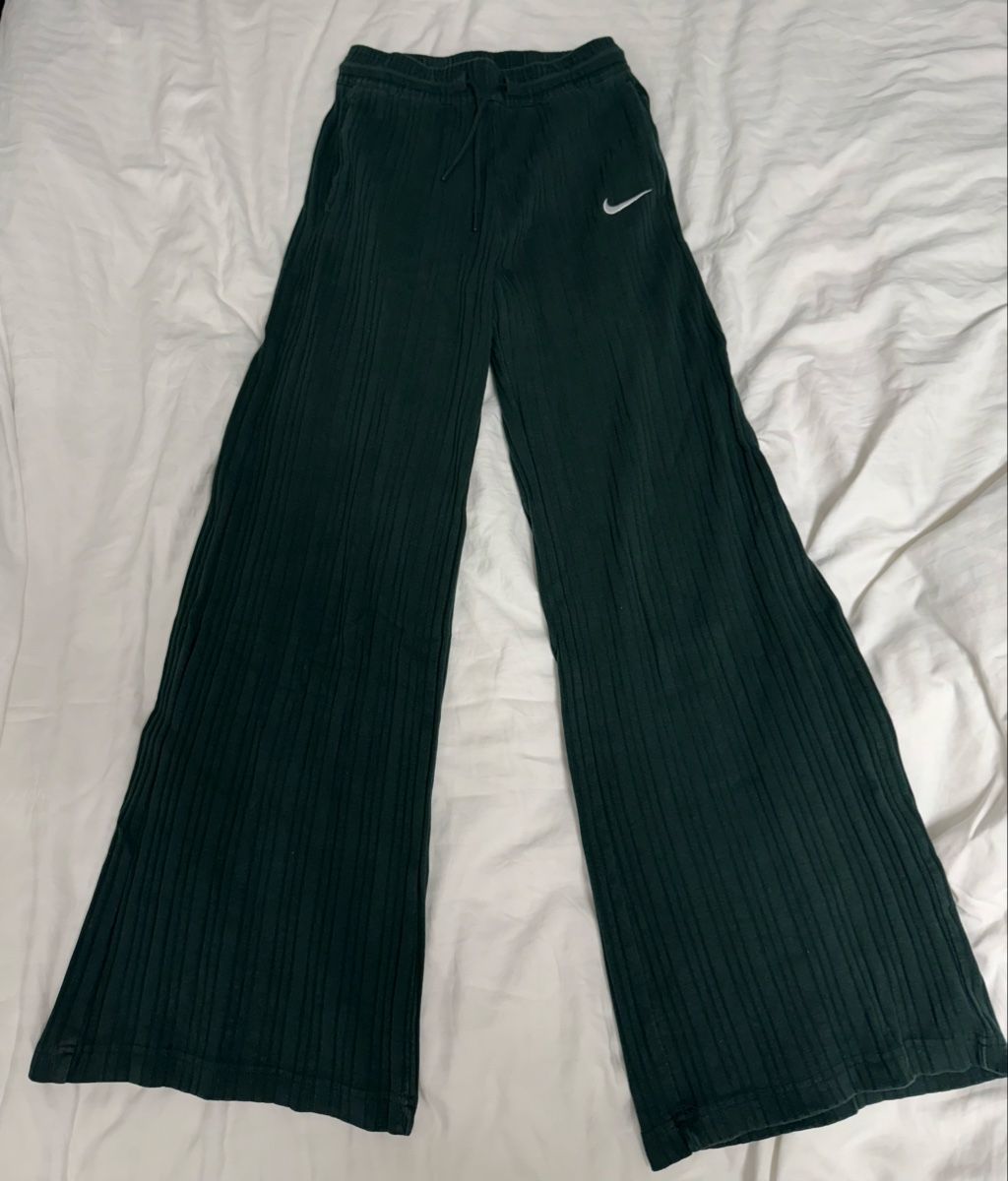Nike Pantaloni: Nike Stoffhose grün XS – Usato da Sempach venduto da adnil12