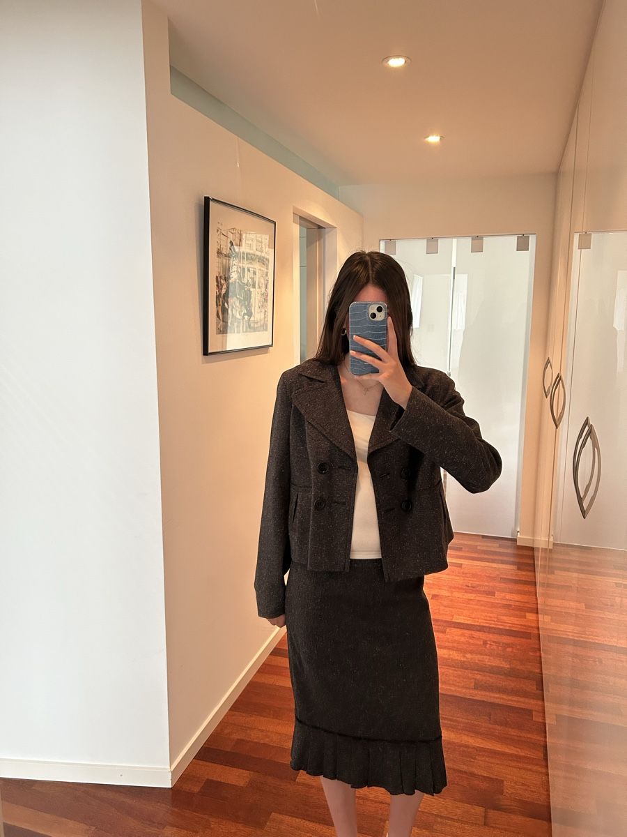 Completi & Tailleur: Grauer Anzug mit Rock – Usato da Walchwil venduto da Ser_y8w5 1