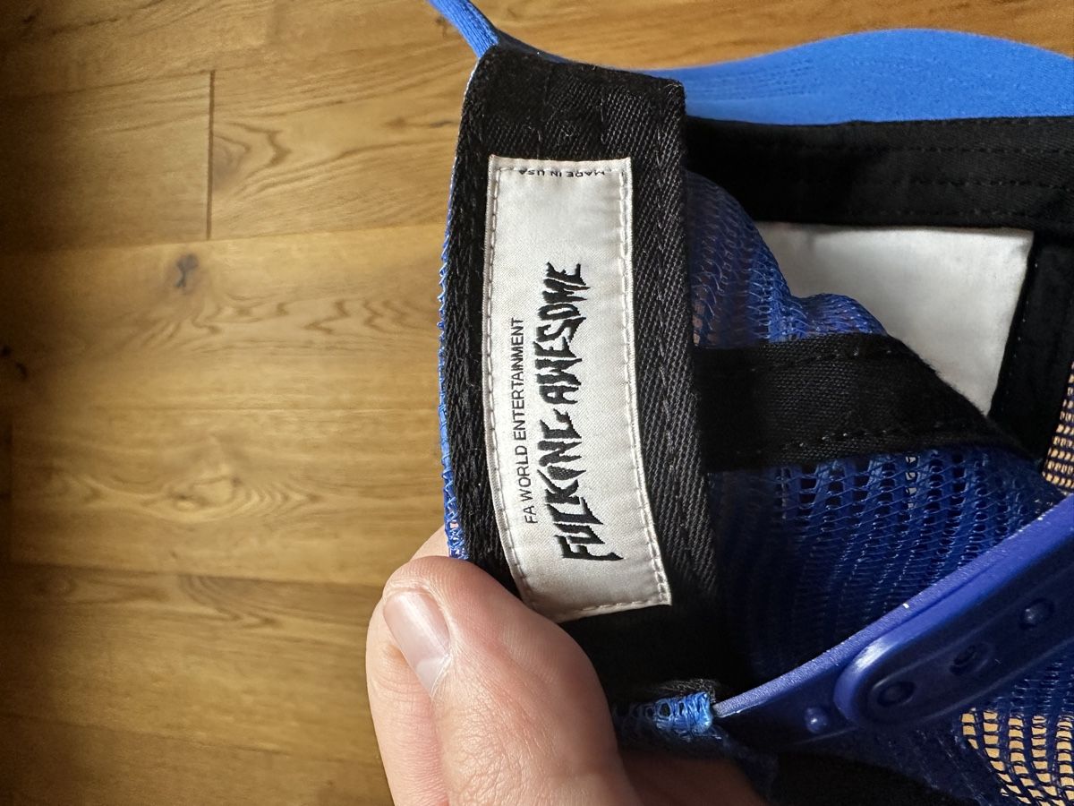 Copricapi, berretti & cappellini: Fucking Awesome Trucker Cap – Usato da Düdingen venduto da kleidungsmarktplatz 2