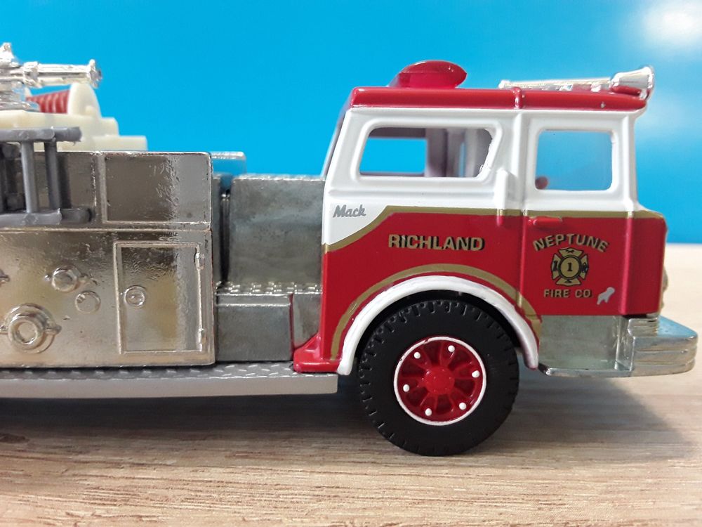 Corgi Classics _ Feuerwehrauto _ MACK CF Pumper _ 1:50 | Kaufen auf Ricardo