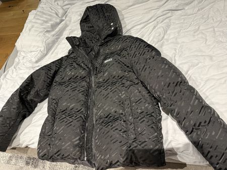Doudoune Versace Homme, Taille S/M, idéale pour l'hiver!