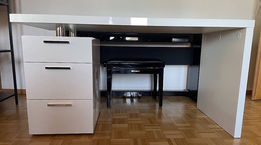 Bureaux: Bürotisch mit Schubladen – D'occasion à Kappelen par La_88x 1