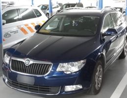 Skoda Superb Kombi dunkelblau