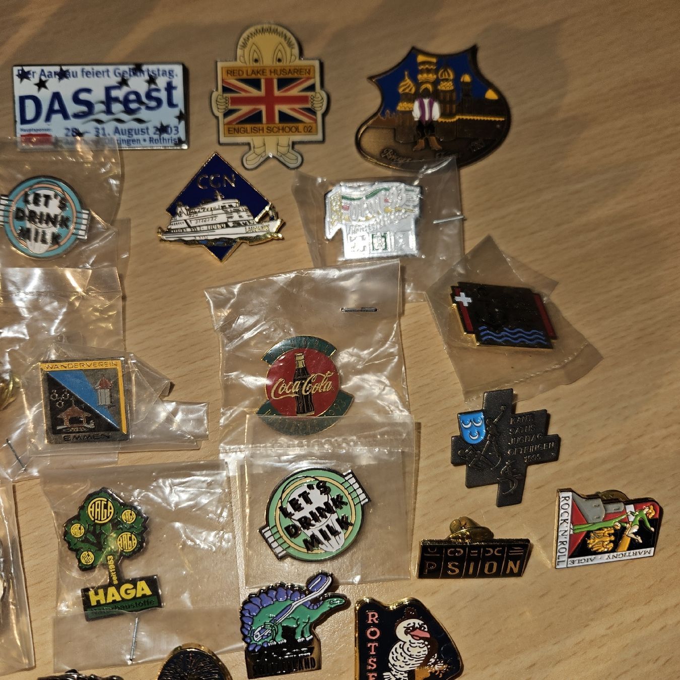 Swiss Placchette & Badge: Pins Sammlung Anstecker Konvolut Werbung Schweiz – Usato da Kriens venduto da gra_fhn7 4