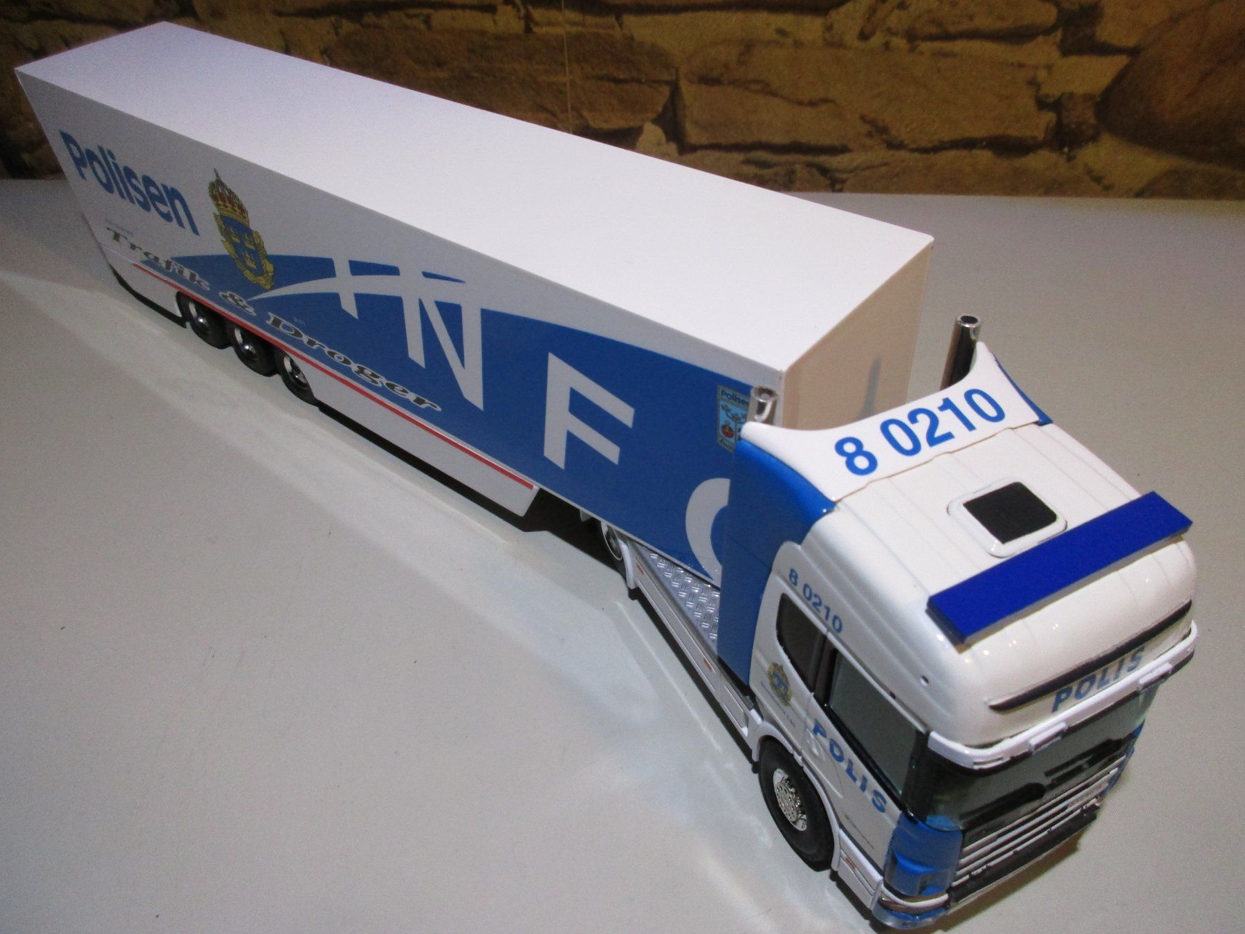 Tekno Kit di modellismo & Modellini statici: Tekno  1:50  Scania 144    Polizei – Usato da Ennetmoos venduto da Truckdiver 7