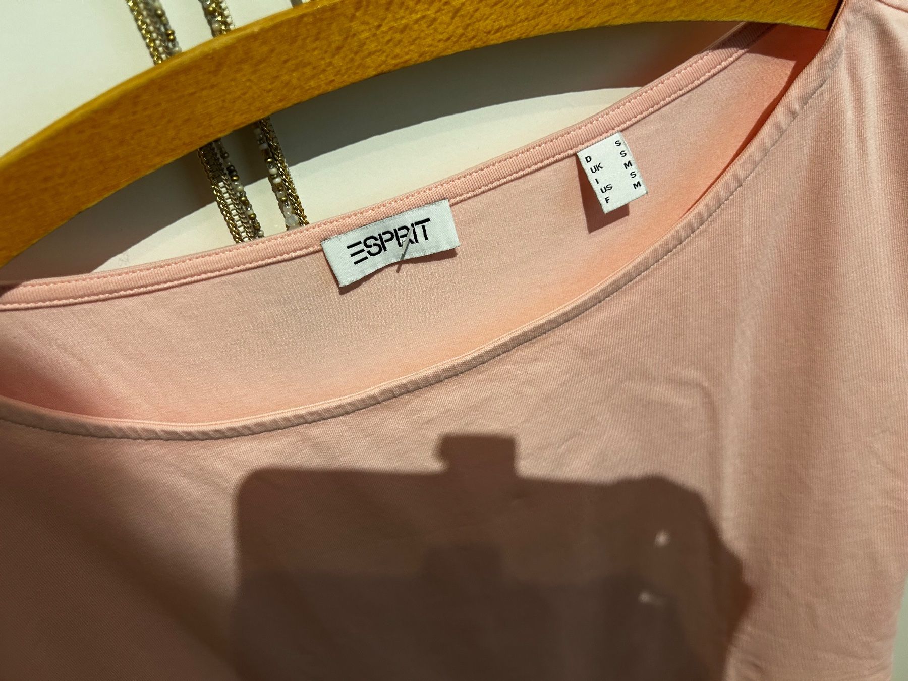 Esprit T-shirt: Alles 10.- – Usato da Scherz venduto da Mandarine8 1