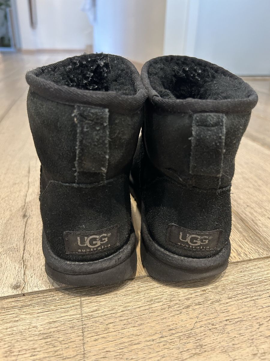 Scarpe da donna: UGG Classic Mini Noir, Taille 38  – Usato da Signy venduto da Chloe79 2